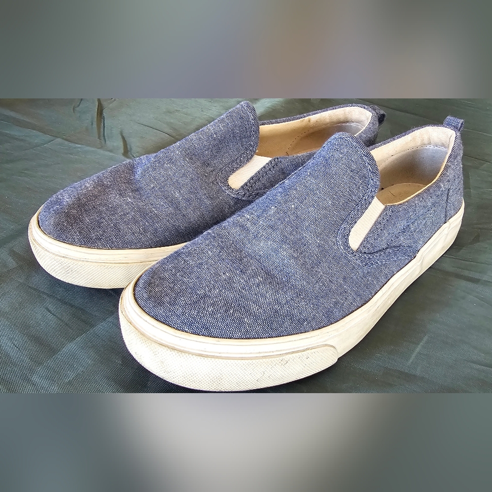 Old Navy slip on shoessize 3